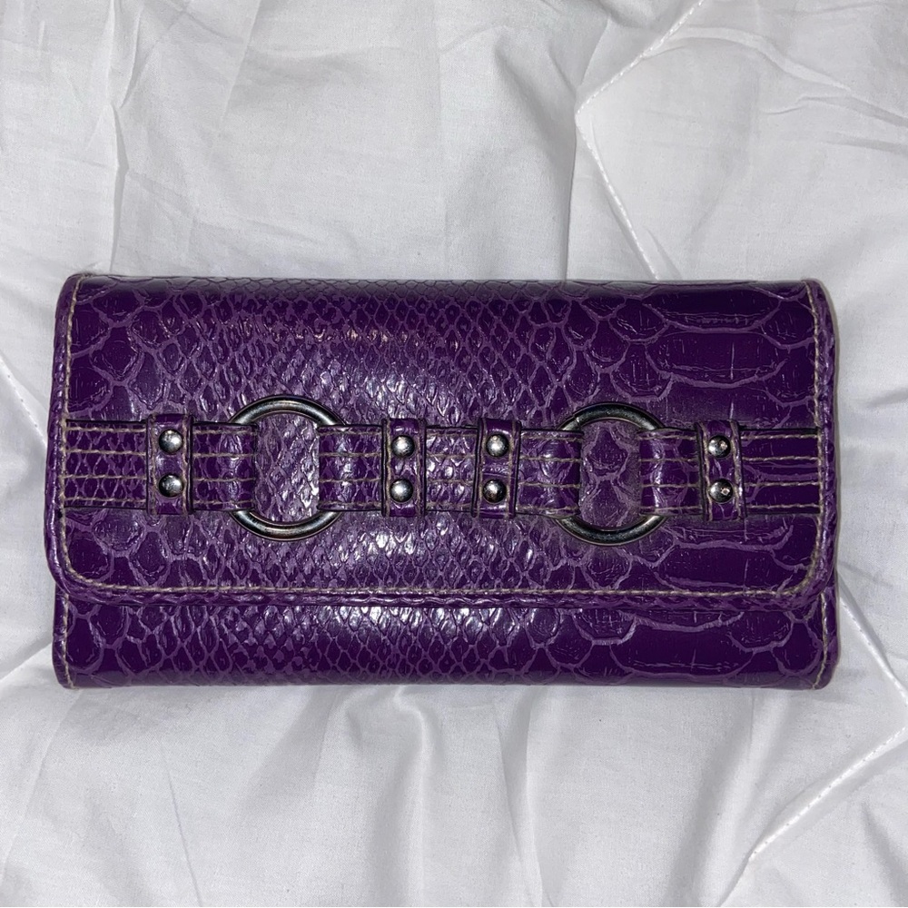 ☃️ Purple faux leather (PVC) tri-fold wallet.